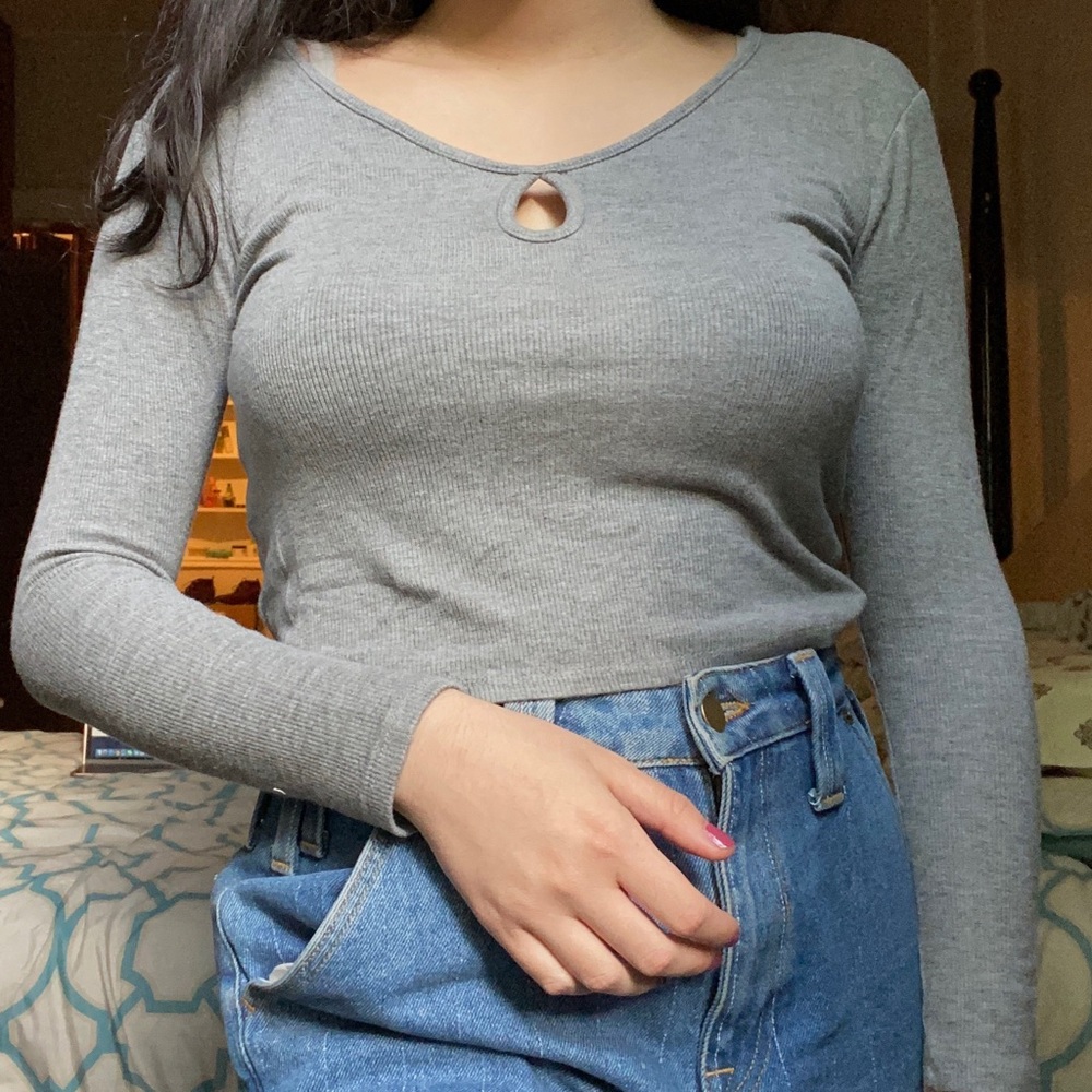 Forever 21 Grey Loop Neck Crop Top